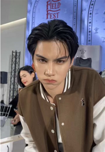 คนที่น่ารักที่สุดดดด ขอหน้าหล่อๆๆ ได้หน้าแป้นมาเชียววว 🤣❤️✨ TROFI FIELD FEST “PICK UP WITH FORT” #TROFIFieldFestPickUpWithFort ° ⋆ 🧸ྀི °· fort_fts #FortFTS #ComeFortZon #BabyFeat #fortthitipong