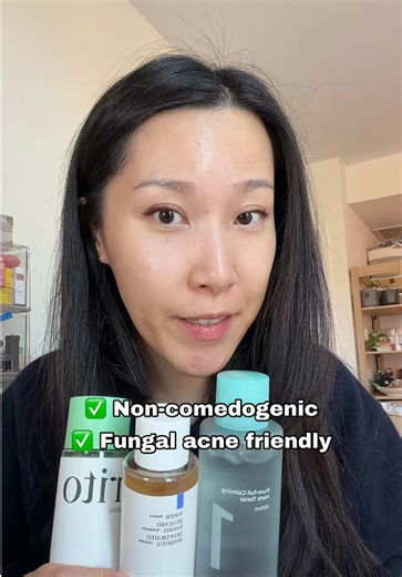 These toners are ✅ Non-comedogenic and ✅ Fungal acne friendly (Remember everyone’s skin responds differently, this is by avg standards. Always use your best judgment to determine what is best for your skin) Products featured: @numbuzin No.1 Toner @PURITO SEOUL Centella Toner Unscented @VT Cosmetics US Glucamune Toner #kbeauty #koreanskincare #toners #skinbarrier #sensitiveskin