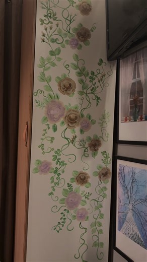 Wallminds murals! 🌸🤍🖌️#muralist #custommural #muralart #wallartdesign #lacafe