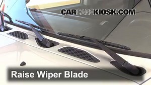 Front Windshield Wiper Blade Change: 2008 Toyota FJ Cruiser 4.0L V6
