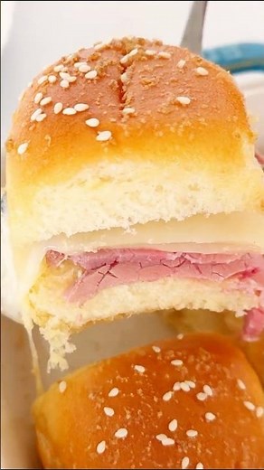 the easiest roast beef sliders #sliders #gameday
