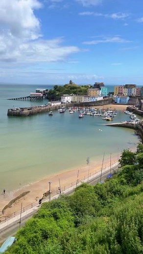 😍 Dinbych-y-Pysgod | Tenby named as the best seaside town in Britain 🏴󠁧󠁢󠁷󠁬󠁳󠁿 😍 👉 visitwales.com/destinations/west-wales/pembrokeshire/things-do-tenby# Visit Pembrokeshire Llwybr Arfordir Cymru / Wales Coast Path | Wales