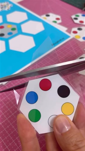 Early childhood development/Educational activities on Instagram: "My way to trim sharp corners on laminated pieces #cut #paper #tutorial #paperdiy #Busybook"