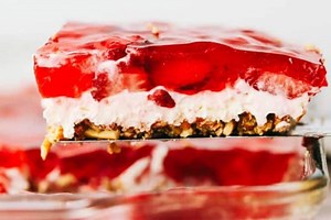 Strawberry Pretzel Salad