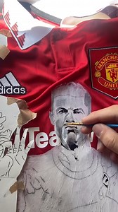 Only Ronaldo did really notice 🥹 @rj.customs27 | Onefootball