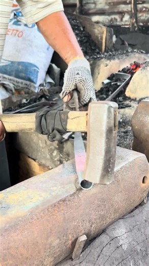 Traditional blacksmith rubber tapping knife making