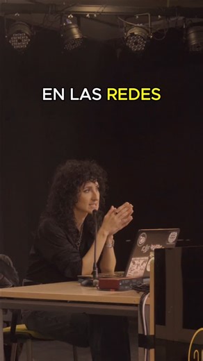 EUMES on Instagram: "🎧 Cada projecte musical té el seu propi context. Tal com explica NiZ (@niz__sp), els grans artistes no caminen sols: tenen equips, inversió i estructures darrere. Si ets artista independent o emergent, el teu procés és un altre —i és totalment vàlid. 🧠 Cuida el teu ritme, la teva carrera… i sobretot, la teva salut mental. Evita caure en comparacions i en valorar la teva feina únicament amb números a les xarxes. Recorda... la música és una cursa de fons, no un sprint.😌💖 �
