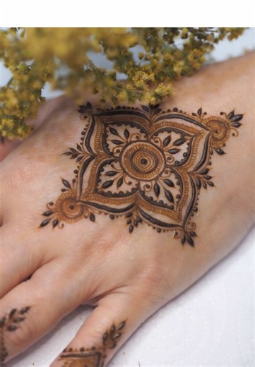 Bridal Henna Design Inspiration for 2025 Events
