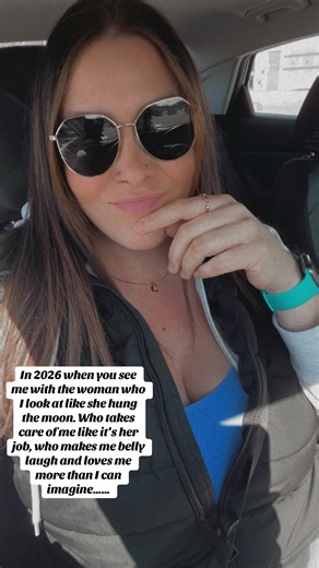 @Court 💚🏳️‍🌈 I love you more than anything and I can’t wait to see what this new year has in store for us. New home, world travel, and a million more memories. #wlw #momsover40 #loveislove🏳️‍🌈