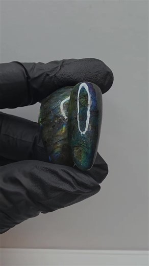 Discover the magic of Labradorite 🌿✨ I’ve captured the mystical glow of this natural gemstone using magnetic cat eye gel. Watch how the colors shift from deep forest green to electric blue, just like the real stone! Which one is your favorite? 💎 ​#labradoritenails #cateyenails #gemstonenails #nailarttutorial #satisfyingnails