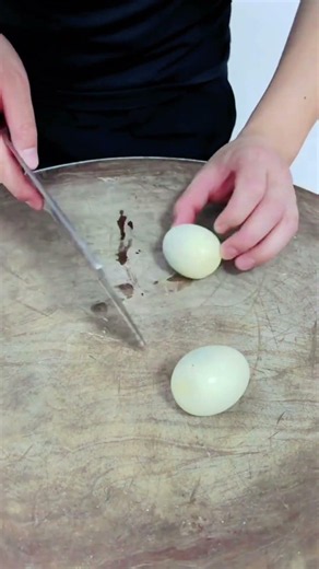 How to Remove Eggs Cover . Chinese Style . #shorts #trending #viralvideo
