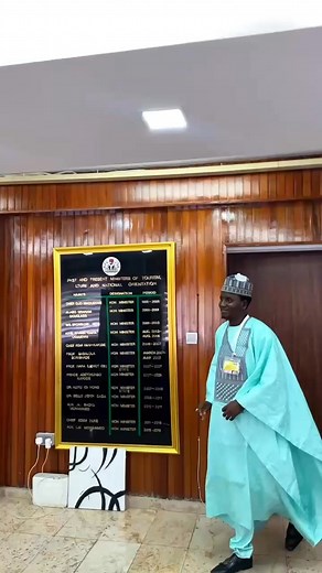 Bayan kammala taron Progressive Digital Media Summit, na kai ziyarar girmamawa zuwaga mai girma Ministar fasaha, al'adu, yawon bude ido da tattalin arzikin qirqire-qirqire, Hannatu Musa Musawa a ofishinta. A gurin ziyarar, nasamu kyakkyawar tarba daga minista da ma'aikatanta dake a wannan ma'aikatar, mun kuma samu tattauna muhimman abubuwan da suka shafeta, suka shafeni kuma suka shafi wannan ma'aikatar dakuma hanyar da zamuyi aiki atare domin chigaban wannan gwamnatin ta Shugaba Bola Tinubu. AL