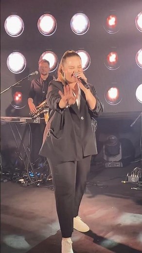 No Roots (Alice Merton) live STAGE Cover Band