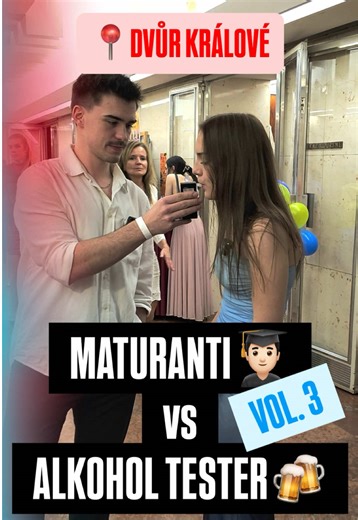 Maturák ve Dvoře Králové pod dohledem.🍻 Alkohol tester mluví jasně.👮🏻 Co myslíte Vy? Pili s mírou?😏 www.largonproduction.cz #maturák #alkoholtester #dvurkralove #fyp #ples