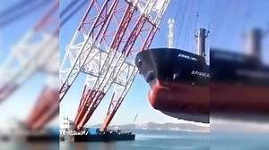 Viral video: Hyundai 10000, the world's largest floating crane carries a huge ship
