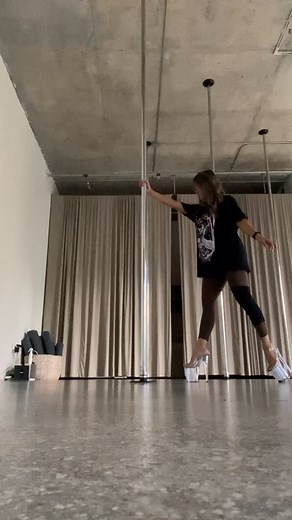 🌸 squad 6 🌺 choreo 👯 @the_pole_wizard 📍 @miamipole #poledancing #poledance #asiangirlspole #poleflow #exoticpoledancer #choreography #trainingdays | Mary Ivelin Mercado