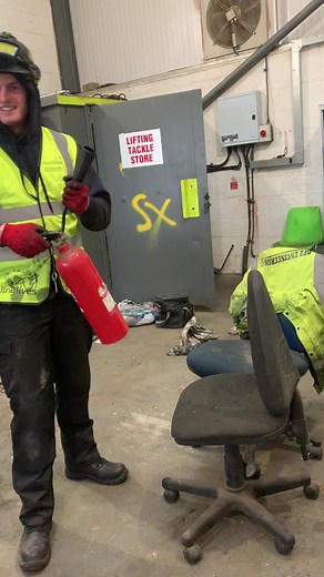 simonsteele100 (@simonsteele100)’s videos with original sound - simonsteele100