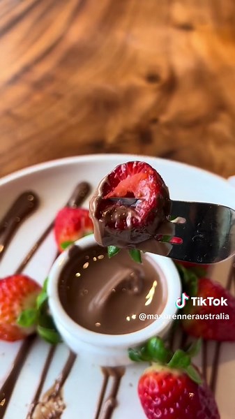Delicious Chocolate-Dipped Strawberries | Max Brenner