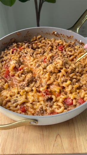 Mary Smith on Instagram: "HIGH PROTEIN GF HAMBURGER HELPER - the one skillet dinner we all need during this crazy time of year! This is one of my favorite comfort food meals 😍 . Comment “recipe” and I’ll send it your way! . https://www.maryswholelife.com/one-pot-paleo-hamburger-helper/ . #hamburgerhelper #onepot #skilletmeals #glutenfree #highproteinmeals"