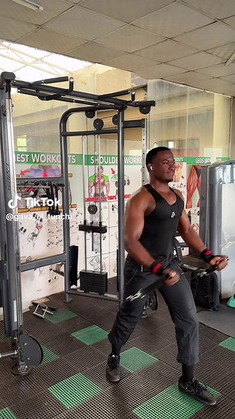 To the small guy getting bullied… keep going 💪🏽 #creatorsearchinsights #gymtok #gymmotivation #motivation #fyp