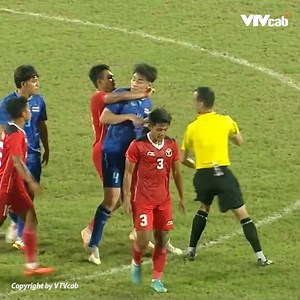 10M views · 40K reactions | Trận đấu căng thẳng nhất SEA Games 31, khi các cầu thủ biến sân bóng trở thành sàn đấu giữa Muay Thái và Pencak Silat. #OnSports | On Sports | Facebook