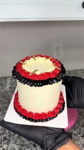 feeling ready to take on 2026 ✨ #wilmingtonde #philly #customcake #cake #phillyeats