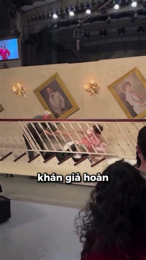Bí Mật Cảnh Ngã Cầu Thang Thập Niên 90