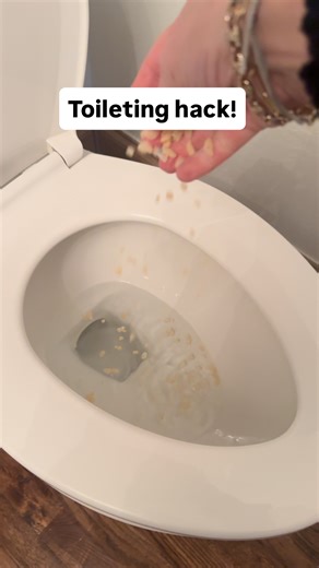 🚽 TOILET TRAINING HACK FOR BUSY PARENTS & EDUCATORS! 👏 If you’re working with a little one who’s scared of the toilet, needs more motivation, or just struggles to stay seated long enough, try this simple trick! ✨ Drop a handful of cereal into the toilet bowl. It gives boys a fun visual target to aim at — whether they’re standing or sitting in a reverse straddle on the toilet. This position can help kids feel more stable, increase their confidence, and keep them engaged longer. 🎯 Turning toile