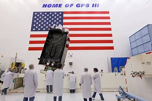 🗽 Thankful for the United States Air Force this Fourth of July! 🛰️ Here's the second GPS III satellite packing up, ready to serve their mission 🚀 Launching July 25 | Lockheed Martin