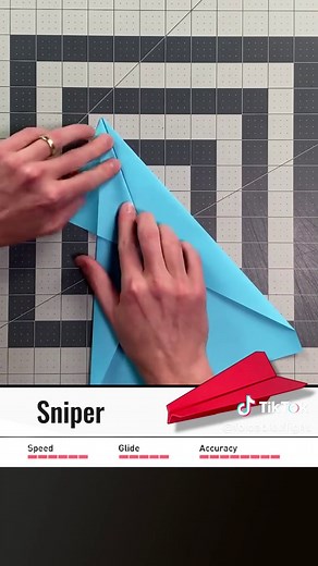 Cómo hacer un avión de papel muy fácil en 1 minuto