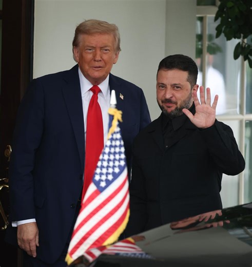 Zelensky gives Trump golf putter from Ukrainian soldier who lost leg in combat