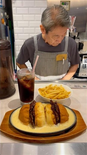 目の前で完成する鉄板チーズバーガー #japanesefood