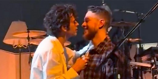 The 1975 Lead Singer Matty Healy Makes Out With Male Fan on Stage