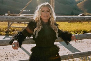 Anne Wilson "The Cross" Live Video - TCB -