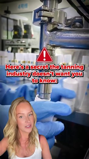 If your self-tanner smells like burnt sugar and regret… there’s a reason. 🧴💀 That “tan” glow you’re obsessed with? It’s probably powered by cheap DHA mixed with alcohols, parabens, and artificial fragrance — aka the same stuff used in cleaning products. No wonder your skin feels dry, tight, or itchy after tanning — you’re not “glowing,” you’re reacting. 😬 I used to think all tanners were the same, until I found Tan Physics True Color — the one that actually cares about your skin. ✨ Sugar-base