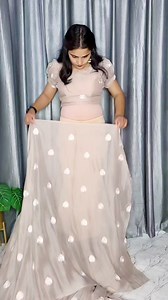 Beautiful saree draping trick for Beginners . . . . . . . #saree #sareedraping #sareedrapingstyle #sareestyle #sareelook #sareesofinstagram #sareelove #sareeblousedesigns #meeshosaree #meeshohaul #trendingsaree2024 #weddingsareedraping #shouthindiansaree #viralsaree #reels #Instagram #trendingsongs #trendingnow | style by prayu