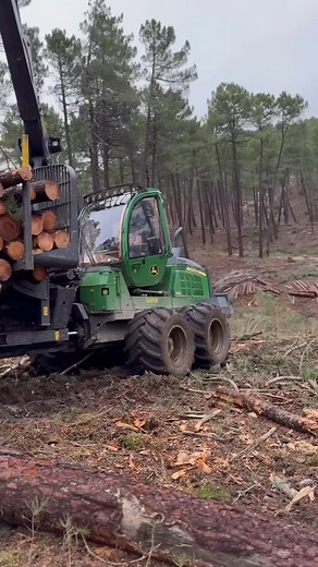 how to load wood on the 1510g forwarder #tree #wood #trending #viral #automobile #love-000 #johndeere | Barbara Lopez