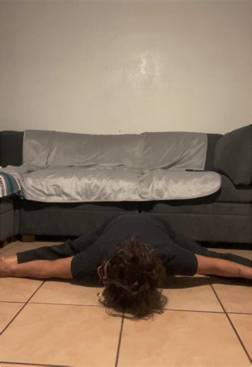 Raise your hand if you stretch morning/night? #stretching #beactive #maintenance