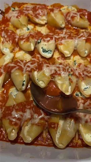 Cozy comfort meals, irresistible pan bakes, and creative leftover recipes you’ll make again and again