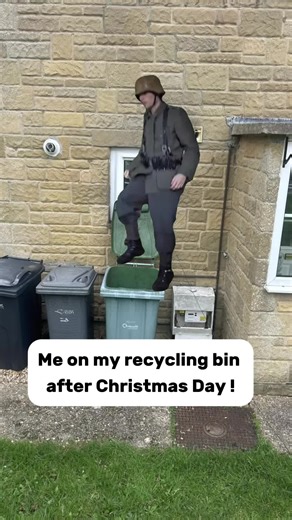 Recycling Memes for a Sustainable Christmas