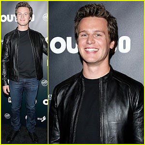 Jonathan Groff: Out100 Awards with ‘Looking’ Castmates!