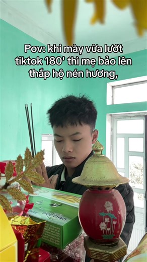 Khi mẹ bảo thắp hương sau khi lướt TikTok