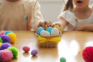 Put those plastic Easter eggs to good use! 9 crafts & activities that use basic items