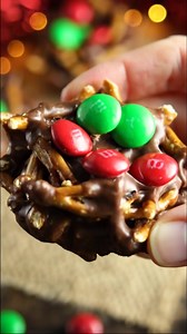 Growing up, these sweet little haystacks were the highlight of our holiday gatherings—crunchy, chocolatey, and impossible to resist! Trust me, you’ll want to whip up a batch (or two) of these fun treats this season. Full recipe’s in the comment 👇 | Recipes & Cooking Guide