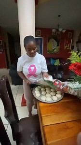 🔥 ¡NO SABÍAS que hacer pan de coco era tan fácil! 🔥 Aprende paso a paso cómo preparar este pan suavecito, dulce y con el sabor tropical que todos aman 🥥😋 INGREDIENTES: • 4 tazas de harina @HarinaLaRosa • 1 taza de azúcar • 1 cdta de sal • 1 sobre de Fermipan • 1 taza de leche de coco • 1/4 taza de aceite de coco (o mantequilla derretida) • 1 huevo • 1 taza de agua tibia #PanDeCoco #RecetasHondureñas #HechoEnCasa #CocinaFácil #PanCasero #RecetasConCoco #AmantesDelPan #CocinaConAmor #Honduras 