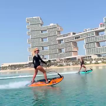 Push your limits with JETSURF®️ - the lightest motorized surfboard. Fun and thrill guaranteed! | Jetsurf USA