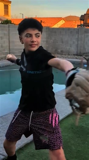 The only dynamic stabilizing sleeve designed to support your elbow & shoulder for peak performance. | The Kinetic Arm