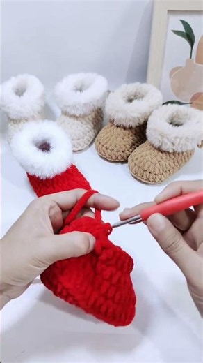 Baby cute shoes #crochetshoes #crochet #diynstitch #crochetstitch #diy