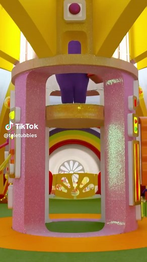Teletubbies: Tinky Winky & Dipsy Enter Home Dome on Dup-Dup