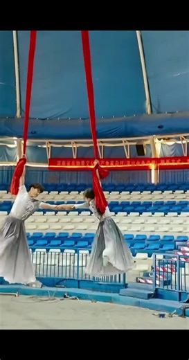 Teruslah Berlatih dengan Aerial Straps